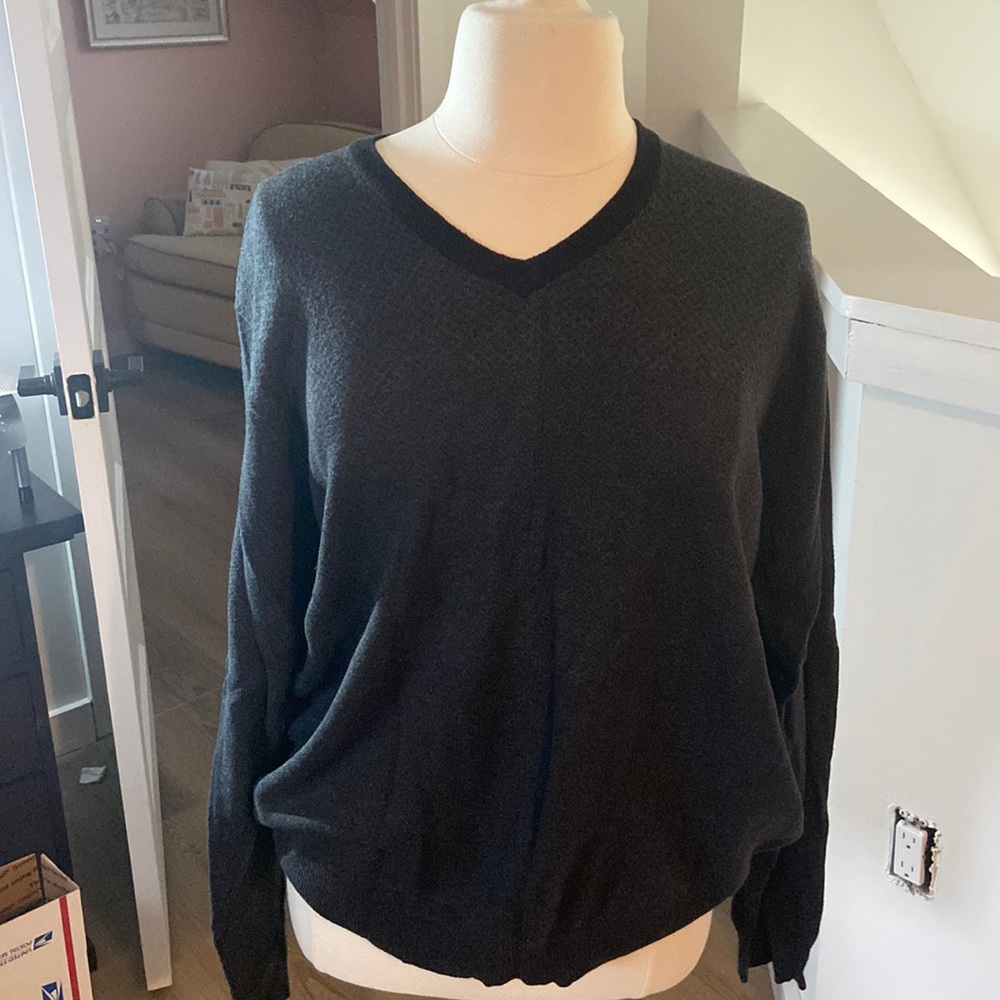 Perry Ellis mens v neck sweater
